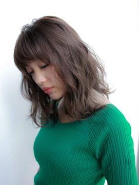 ルティア(Lutia) アッシュベージュ　ゆるふわスタイル