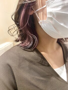 カミビト マヴィー(kamibito mavie) ラベンダーピンク/イヤリングカラー/インナーカラー/外ハネ/ボブ