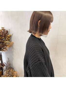 ミント(mint) 切りっぱなしボブ/外ハネボブ/ボブ/グレージュ