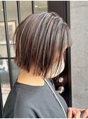 ハイライトカラーの切りっぱなしボブ