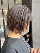 メゾン アヴァロ(Maison Avallo)&nbsp;ハイライトカラーの切りっぱなしボブ
