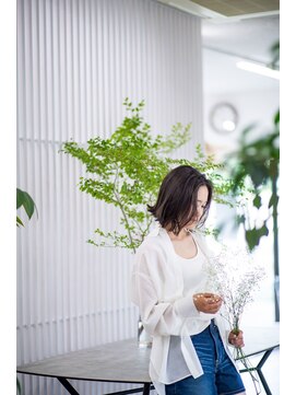 カシュカシュ(Cache,cache) 上質にナチュラルに。計算された切りっぱなしボブ