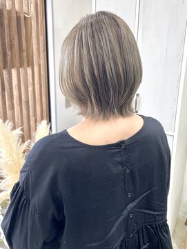 ラフ(laugh) 白髪ぼかしハイライト×レイヤーボブ