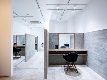 イニ 福井店(ini)の写真/唯一無二の本物志向のこだわり派。仕上げまで1人ひとりにしっかりと寄り添う半個室サロン『ini』