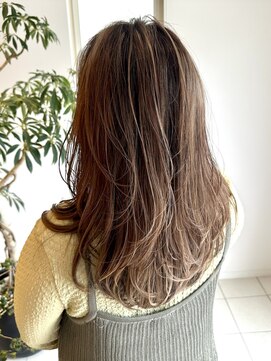 リノア 鵠沼海岸(LINOA) デザインカラー/レイヤーカット/ウェットヘア/オリーブベージュ