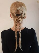 リムネ 四谷店(RIMUNE)&nbsp;三つ編みヘア／韓国風ヘアアレンジ/タイトヘア/シニョン