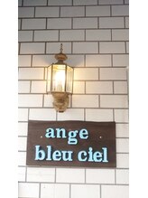 ange bleu ciel chika