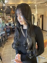 ジューダム(juudom)&nbsp;顔まわりにだけレイヤーのロングヘア