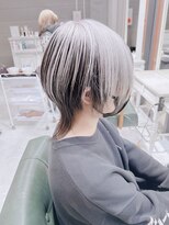 デイズ(days) ホワイトと黒髪ツートンカラー/デザインカラーウルフ