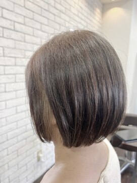 レコジョ(Recojo) (ちょっと前下がりな首筋スッキリミニボブ)Hide