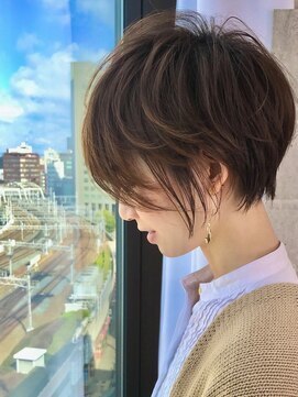 ビューナゴヤ 名駅(VIEW NAGOYA) 美髪シアーカラーピンクブラウンショートカット切りっぱなしボブ