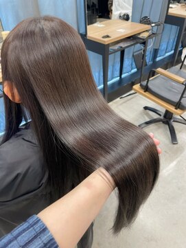 エヌアイ オモテサンドウ(ni omotesando) ピンクブラウン/うるツヤストレート/似合わせカット 上野