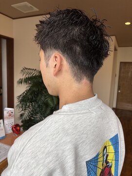 モア美容室 刈り上げスパイキーショート