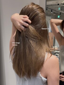 ローエ バイ デコ(Rohe by DECO) -Saki-赤み消しオリーブベージュ/ブリーチカラー/レイヤーカット