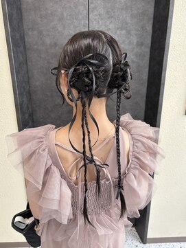 ミラ(Mila) ロングでタイトツインスタイル★リボン