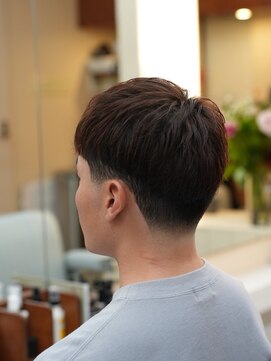 ペルズ(PELLS) ナチュラルクロップテーパーフェードニュアンスピンパーマ