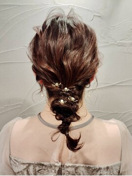 サンジュウナナドシー 大宮東口店(37.0℃) 大人可愛いゆるふわ編みおろしアレンジ上品華結婚式お呼ばれ向け