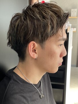 フイ 代々木(Hui) メンズハイライト/アップバング/ツーブロックマッシュ/波巻き