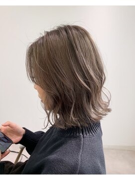 ヨーク(YOKE) 【 YOKE 】大人切りっぱなしボブロブミルクティーグレージュ