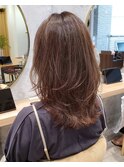 前髪なしグレージュカラー×韓国風ふんわりレイヤーカット