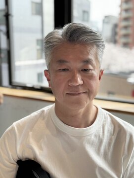 ザマンリバレッジニューヨーク(THE MAN LeverageNewYork) 大人海外メンズ七三分けサイドパートフェードカット：尾上　雄輝