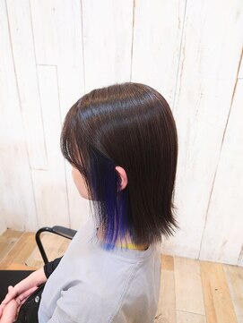 フラ(FULA) インナーカラー×切りっぱなしボブ