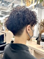 サロンドジョー(salon de joe)&nbsp;ツイストスパイラルパーマメンズマッシュ刈り上げ　奥東巧真