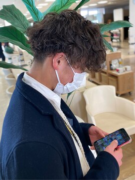 シャルムバイケンジ(Charm.by KENJE) シャドウパーマ波巻きツイスト津パイらる銀座無造作メンズパーマ