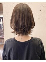小顔イメチェン、ブルーグレージュカラーくびれレイヤーボブ