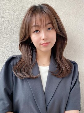 ラルユー 金山(LallYou) 柔らかな毛先が魅力の大人ミディアムスタイル