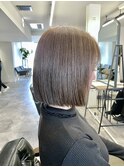 ミルクティーベージュの切りっぱなしボブ