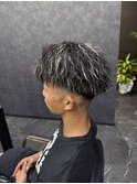 フェードカット×ホワイトメッシュ×ツイストパーマ