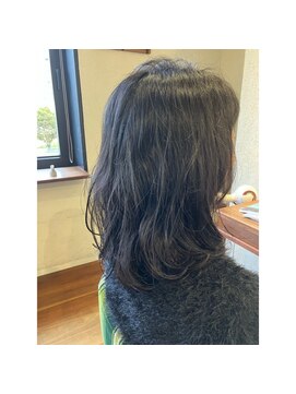 エルサフィロ キタハマ(el zafiro kitahama) 30×40×50代×エアウェーブパーマ×ゆるふわミディアム