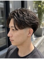 ゼロスバーバー(0's BARBER SHOP) 束感黒髪フェザーパーマ毛流れ韓国風人気流行メンズ