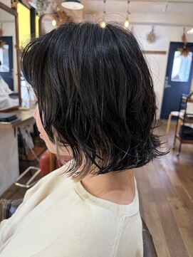 ロウスリー(Lowsly) ボブウルフレイヤーウェーブパーマミルクティーインナー30代40代