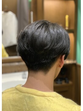 ヒロギンザバーバーショップ 丸の内店(HIRO GINZA BARBER SHOP) 前下がりセンターパート　韓国風　丸の内/大手町/東京