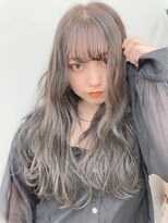 インビテーション(invitation) オリーブベージュの柔らかウェーブヘア