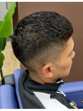 ブルブンガ(Berbunga) 【濡れパン】アイロンパーマ×ノンバングフェード