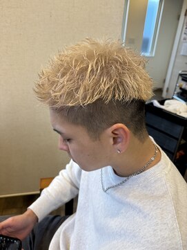 ヘア ラボ トアル(hair labo toaru) 刈り上げベリーショート×抜きっぱなしブロンド