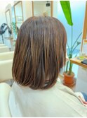 シアーな毛先のゆるふわミディアム