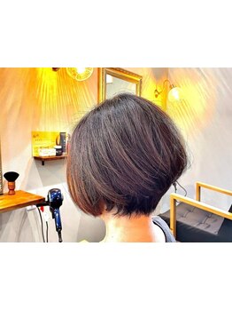 白髪をしっかりカバーし、艶感のある仕上がりに！大人女性の魅力を引き出し理想の髪色を実現いたします◎