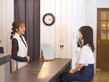 ビズヘアー グランバース(bisou hair grandbase)の写真/口コミでもカウンセリングが好評！女性スタイリストのみ◇1人ひとりに寄添いあなたに似合うスタイル提案♪