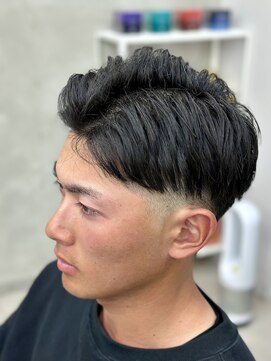 レヴィア(REVIA) メンズカットフェードカット眉カット刈り上げ