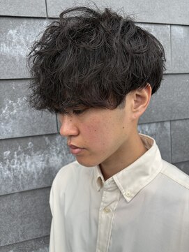 ヒュイル バイ ニアウ(Hwyl by Niau) メンズマッシュシャドウパーマスパイラルパーマニュアンスパーマ