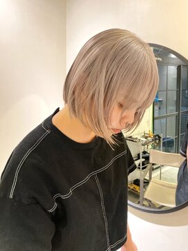 ルーム(Loom.) ハイトーンボブぱっつん前髪ボブミニボブ切りっぱなしボブ