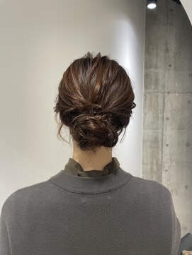 イワイナゴヤ(i i -IWAI NAGOYA-) スッキリシニヨンスタイル