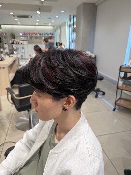 アッシュ 高幡不動店(Ash) 赤メッシュコントラストハイライトカラー刈り上げセンタ―パート