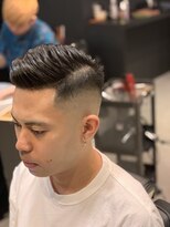 フランクスバーバー アンド ビアークラブ(FRANK'S BARBER and BEER CLUB)&nbsp;かき上げスキンフェードカットサイドパートショート