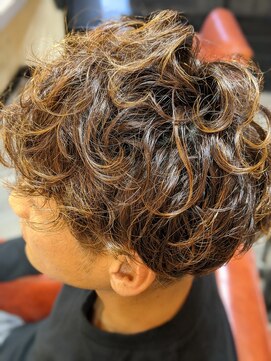 シシヘアー(SISIi HAIR) マッシュショートのパーマスタイル