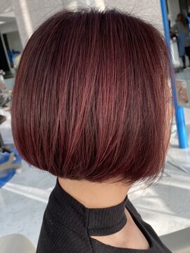 ラテ(latte) 濃いめピンク×前下がりボブ